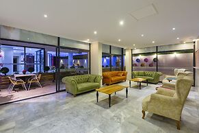 Twin Apart Hotel
