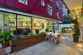Twin Apart Hotel
