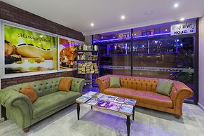 Twin Apart Hotel