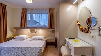 Gallion Hotel