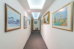 Gallion Hotel