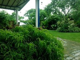 Moon Hills Hotel