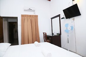 Moon Hills Hotel