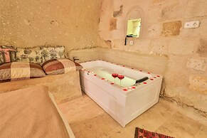 Bedrock Cave Hotel - Adults Only