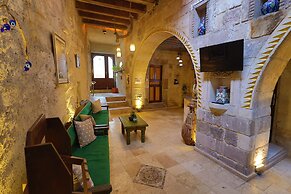 Bedrock Cave Hotel - Adults Only