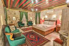 Bedrock Cave Hotel - Adults Only