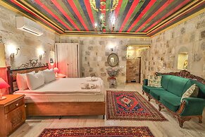 Bedrock Cave Hotel - Adults Only