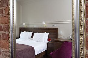 Golden Age Hotel
