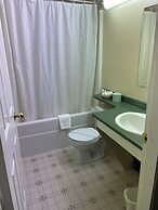 4 Pines Motel