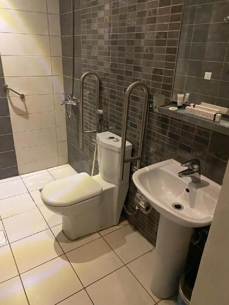 Julanar Alsharq Suites