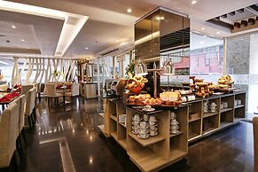 Platinum Adisucipto Hotel & Conference