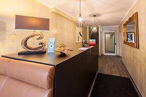 Hotel West