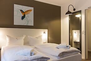 Hotel West