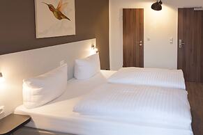 Hotel West