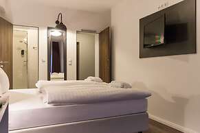 Hotel West