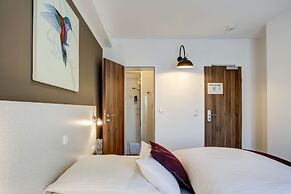 Hotel West