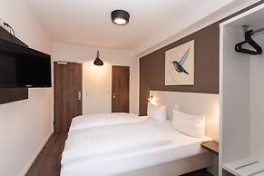 Hotel West