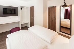Hotel West