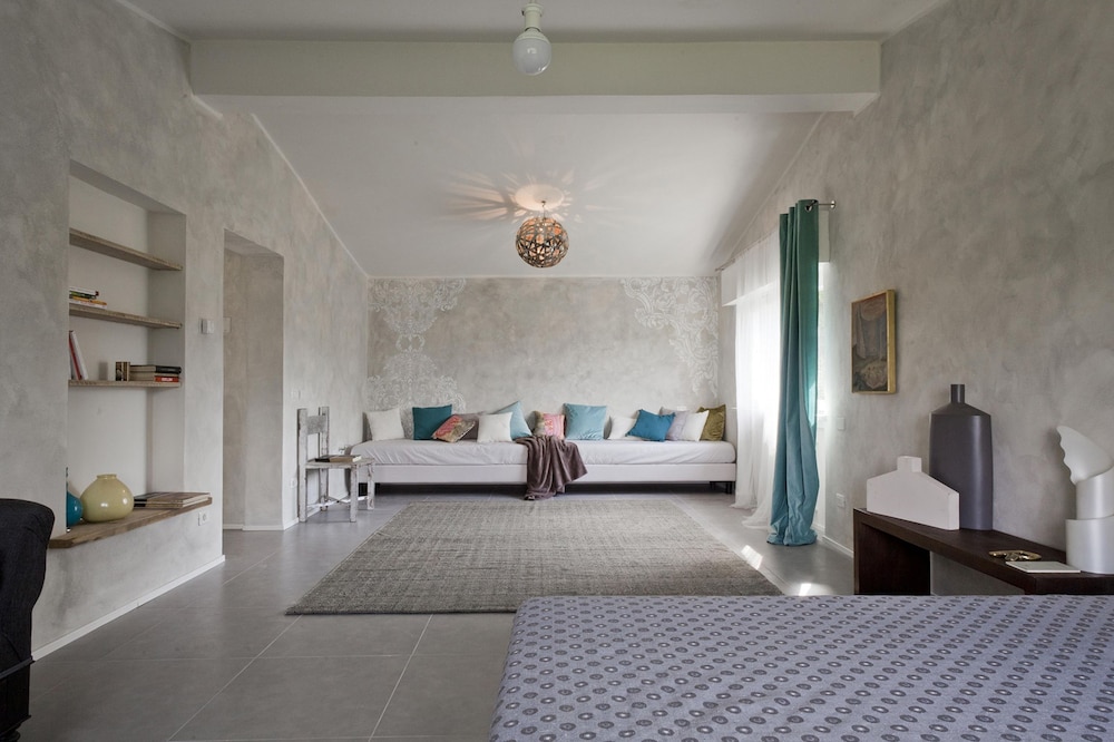 Villa De Hura