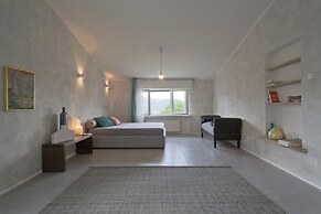 Villa De Hura