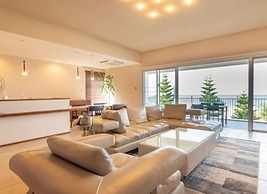 Condominium T-Room