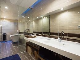 Condominium T-Room