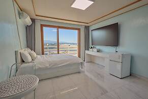 Elmar Condotel