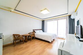 Elmar Condotel