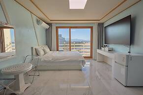 Elmar Condotel