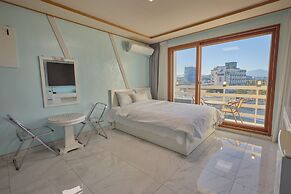 Elmar Condotel