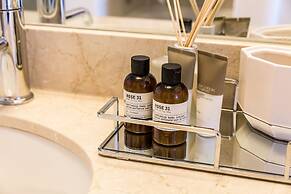 QuickStay - Luxury on Bay St. (Yonge & College)