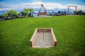 Baycrest Lodge