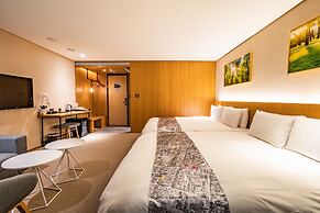 Mega Hotel