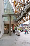 QuickStay - Luxury Executive in Yorkville (Yonge & Bloor)