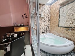 Verse Lite Hotel Gajah Mada