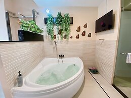 Verse Lite Hotel Gajah Mada