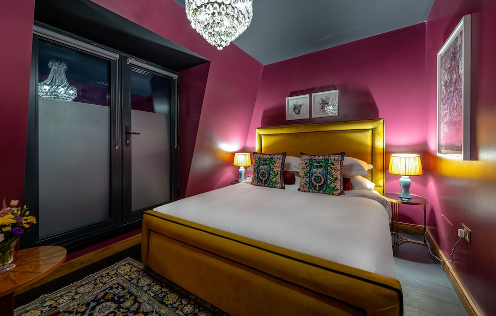 Hux Hotel