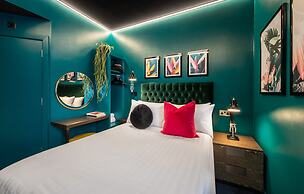 Hux Hotel