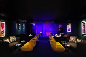 Hux Hotel