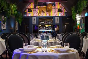 Hux Hotel