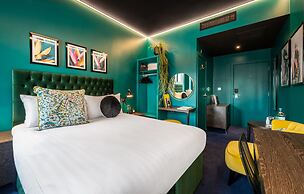 Hux Hotel