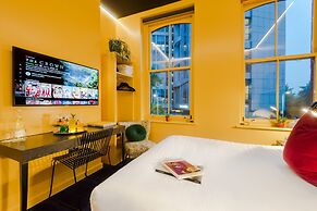 Hux Hotel