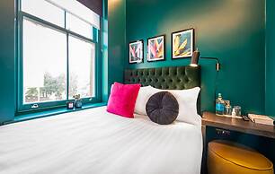 Hux Hotel