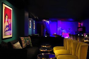 Hux Hotel