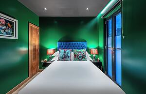 Hux Hotel