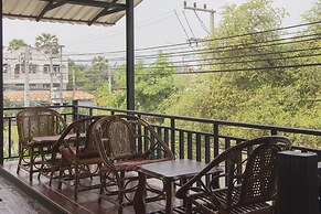 Baan Taklom Chomtalay