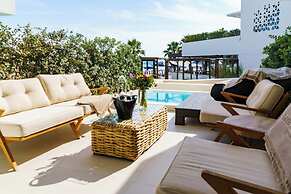 Mykonos Dove Beachfront Hotel