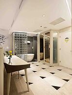 YELLO Hotel Harmoni Jakarta