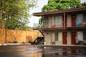 Advance Inn