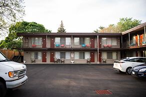 Advance Inn